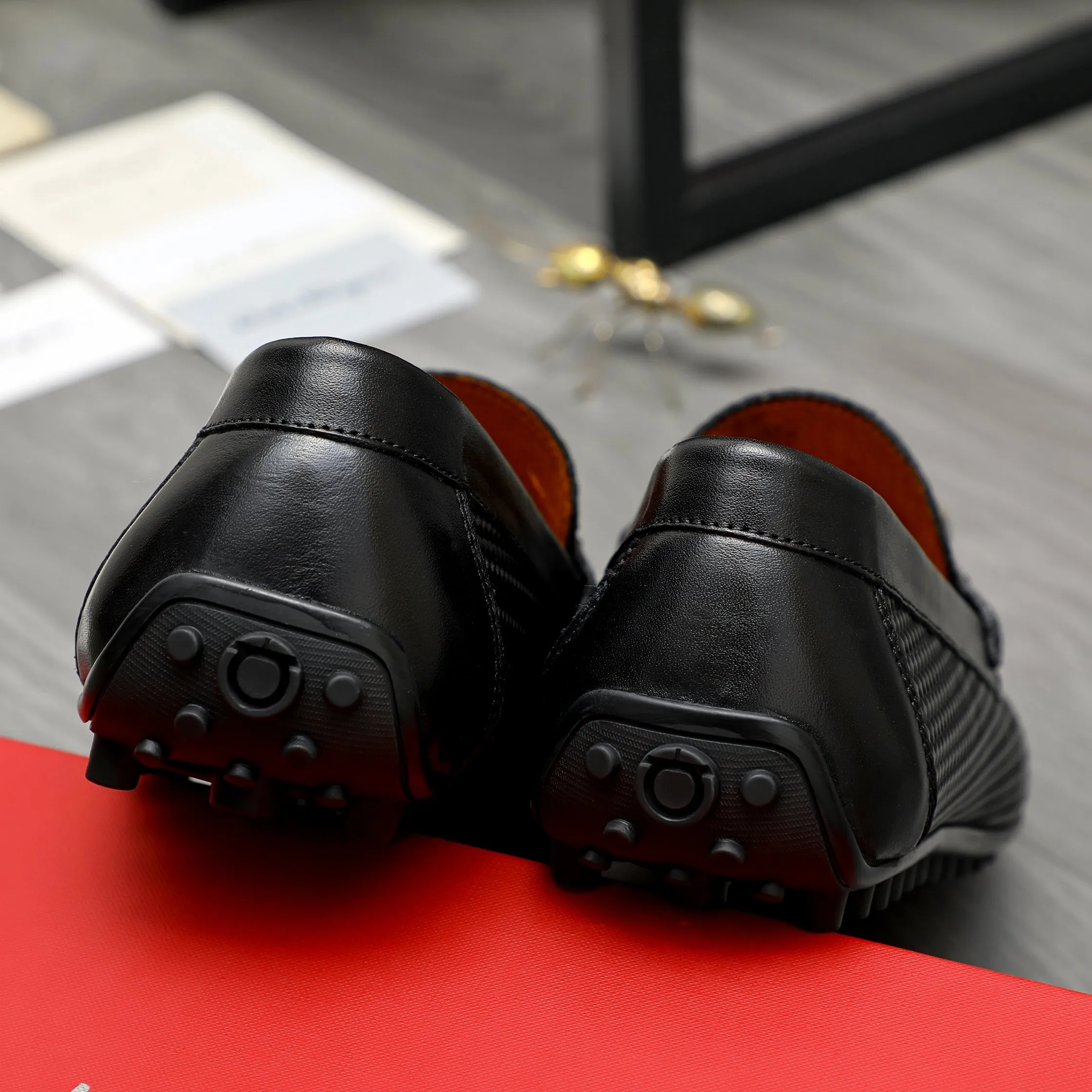 Men's shoes 💰380 Product trademark: Ferragamo "Ferragamo" business slip-on shoes Regular size: 38-45 (45. Customized, non-returnable) Product materials: Selected embossed cowhide upper, sheepskin lining, rubber outsole